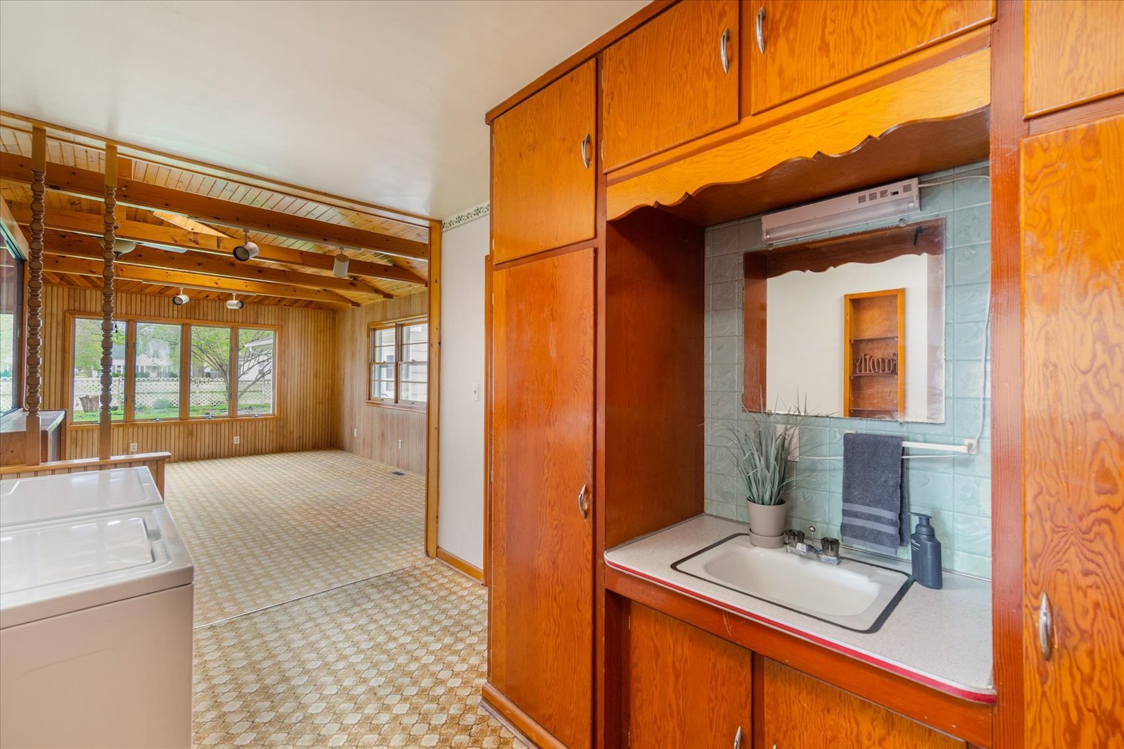 708 Market Street, Henry, IL 61537