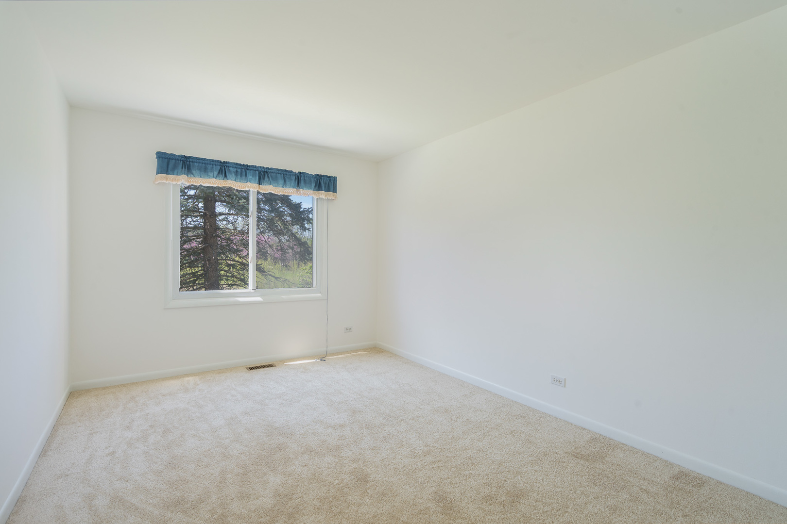 6818 Roberts Drive #3, Woodridge, IL 60517