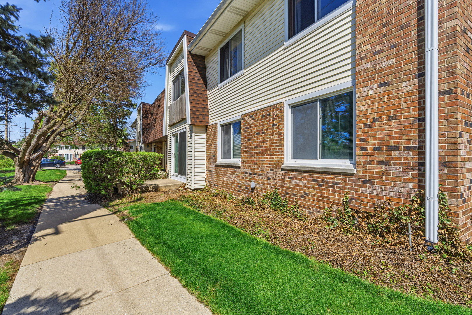 6818 Roberts Drive #3, Woodridge, IL 60517