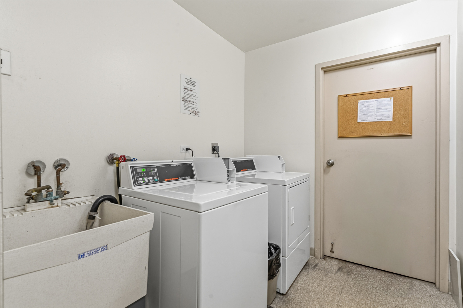 6818 Roberts Drive #3, Woodridge, IL 60517