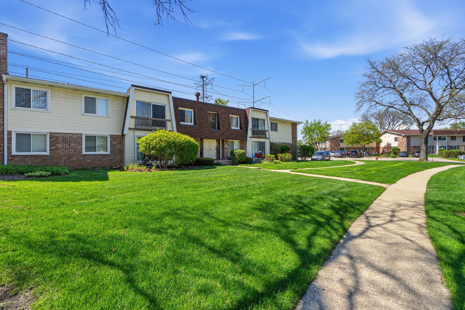 6818 Roberts Drive #3, Woodridge, IL 60517