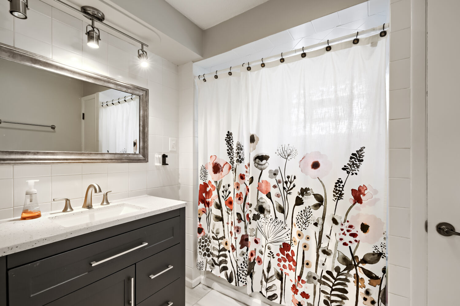 250 Beauteau Street, Lake Zurich, IL 60047