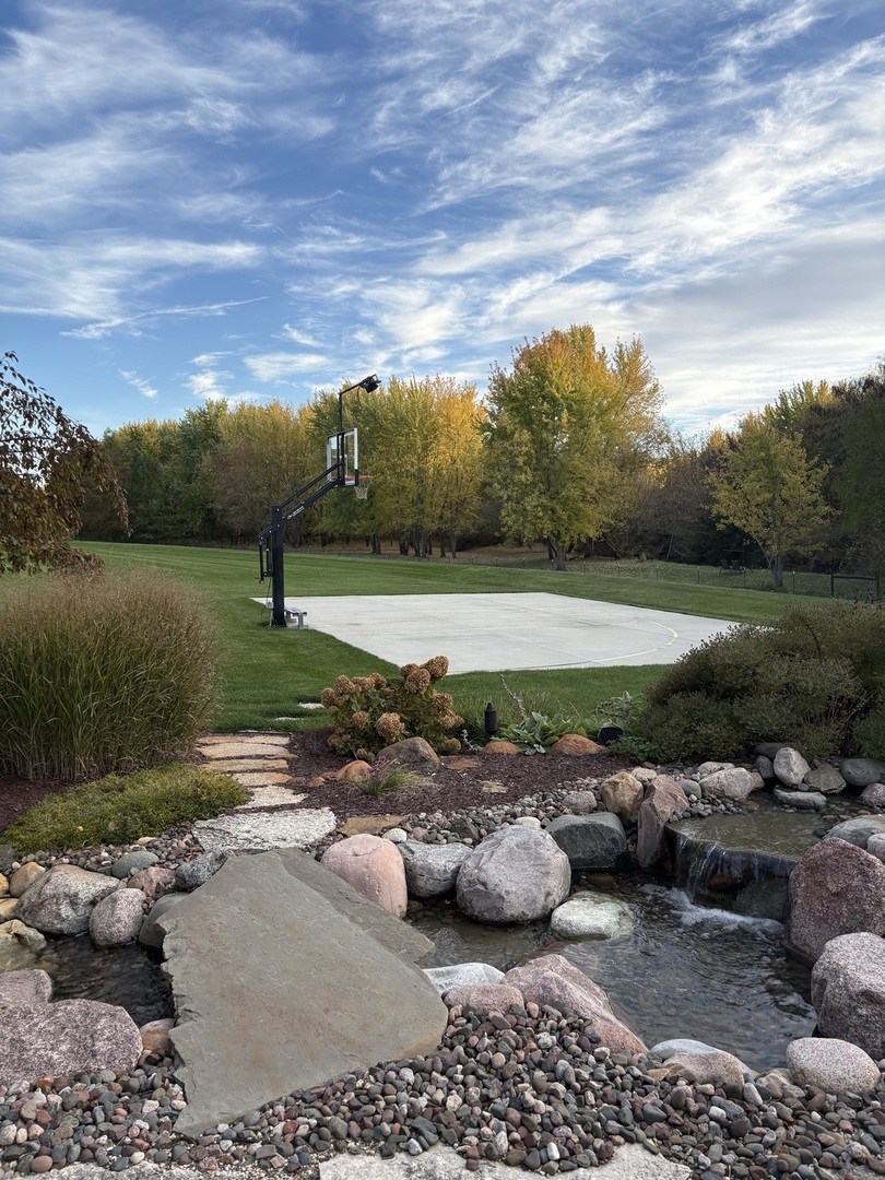 1854 W Forestview Drive, Sycamore, IL 60178