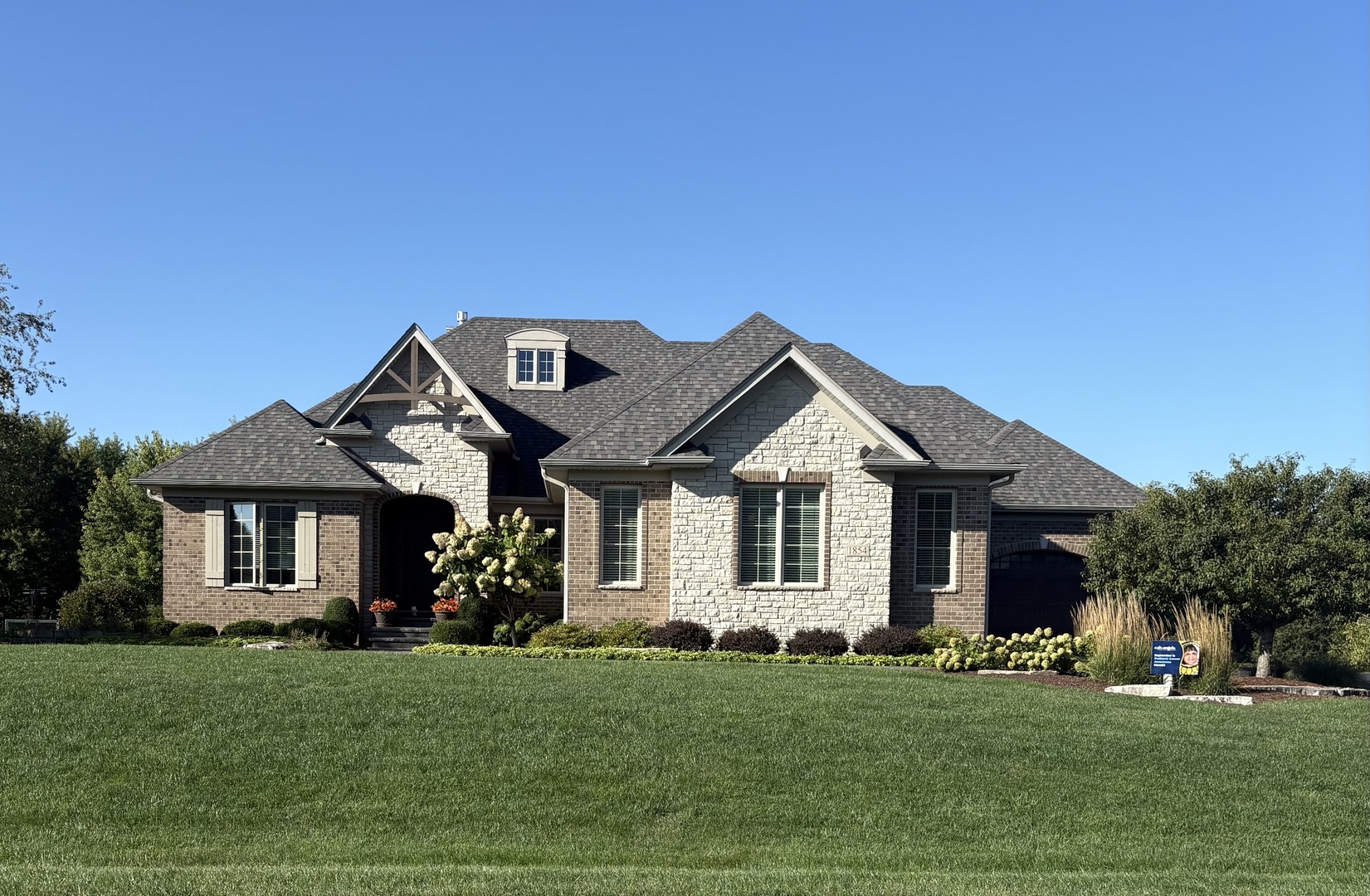 1854 W Forestview Drive, Sycamore, IL 60178