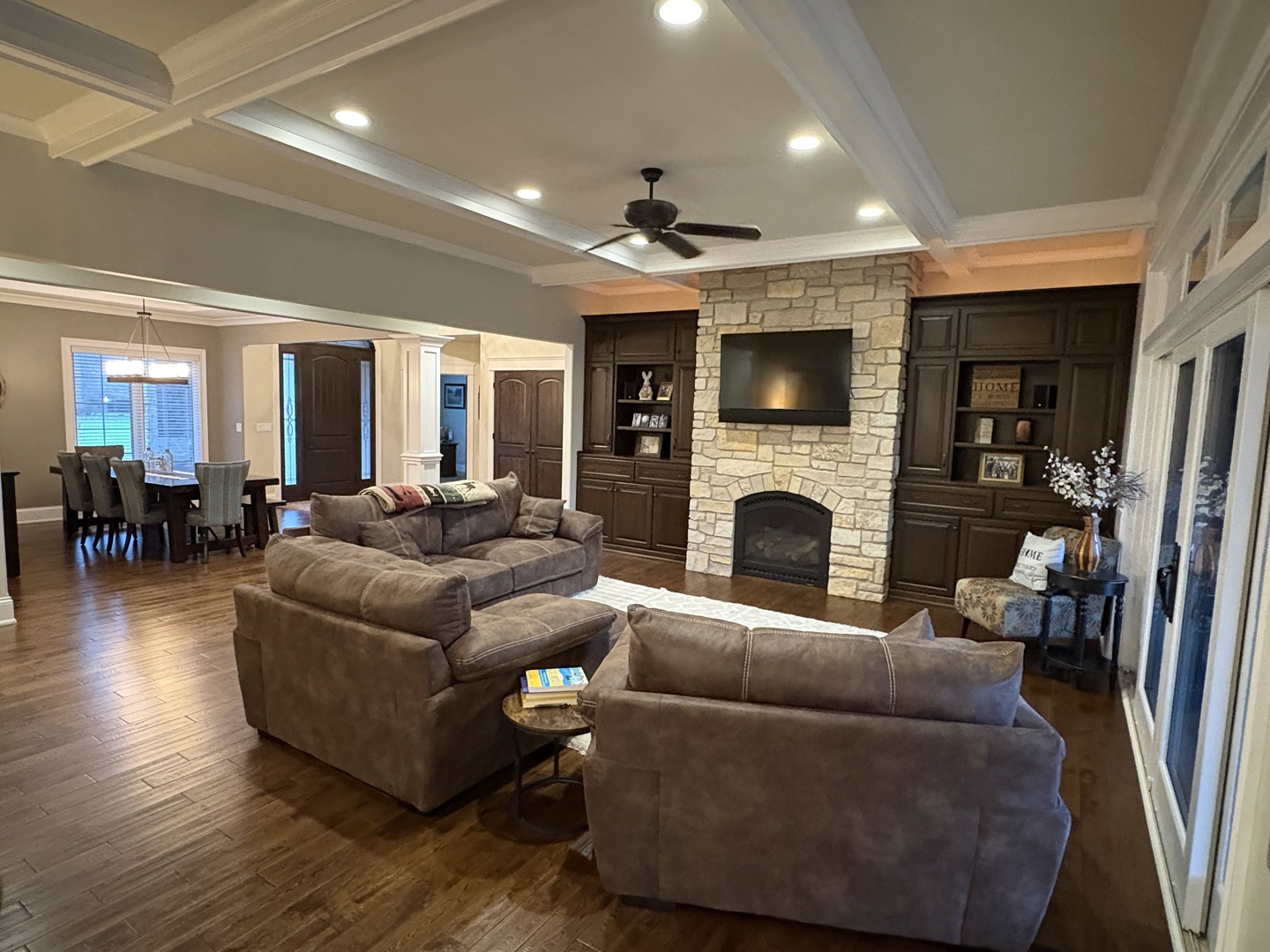 1854 W Forestview Drive, Sycamore, IL 60178