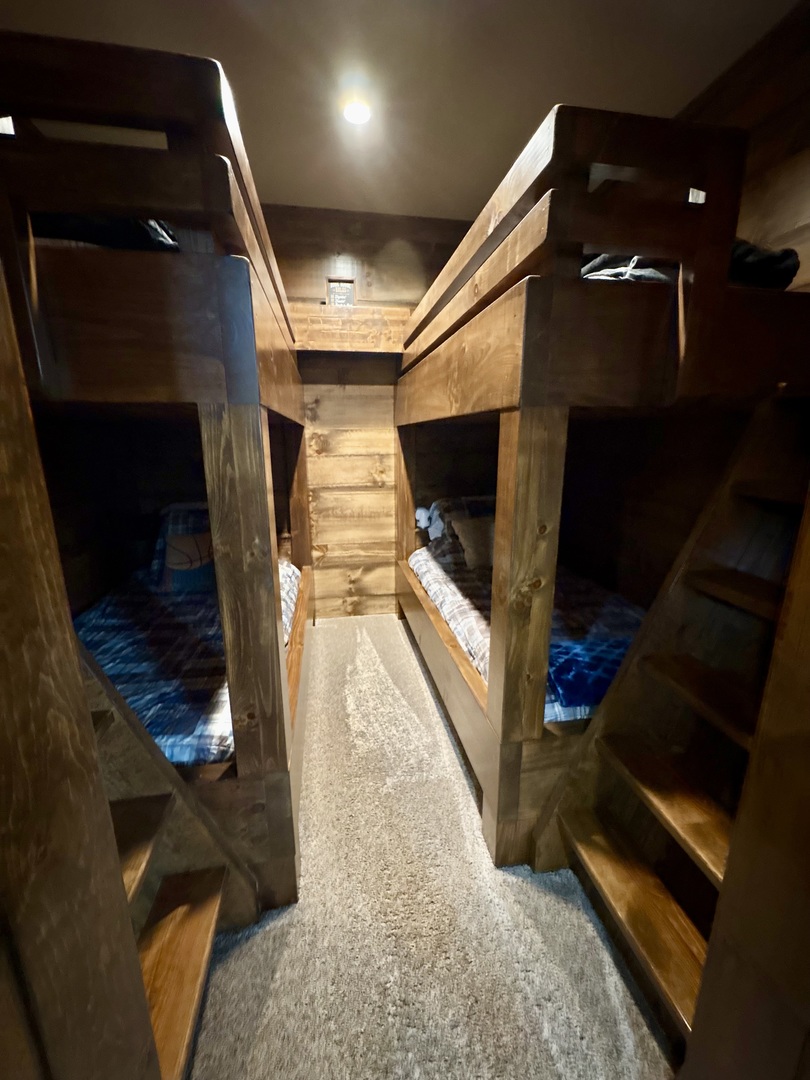 1854 W Forestview Drive, Sycamore, IL 60178