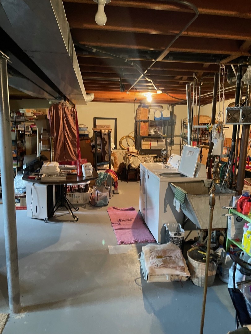 615 E Turner Avenue, Roselle, IL 60172