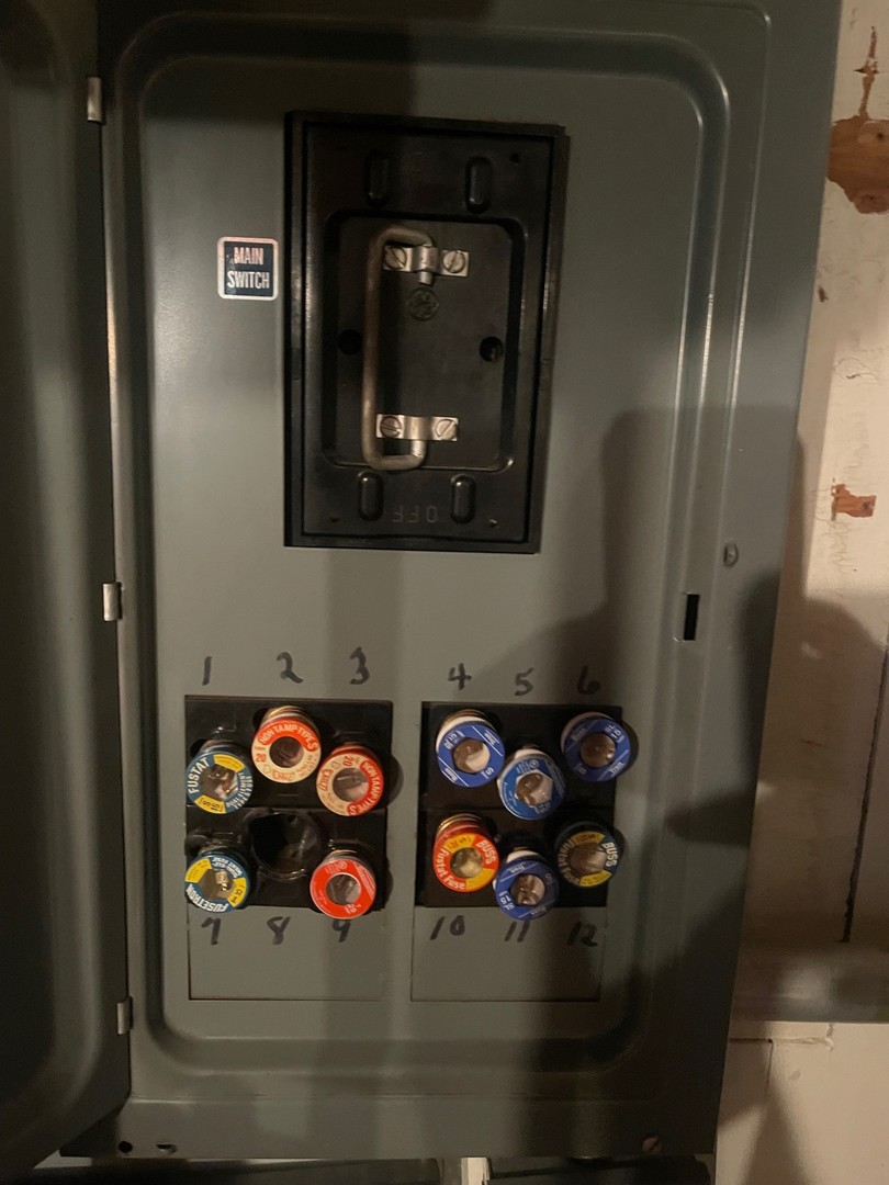 615 E Turner Avenue, Roselle, IL 60172