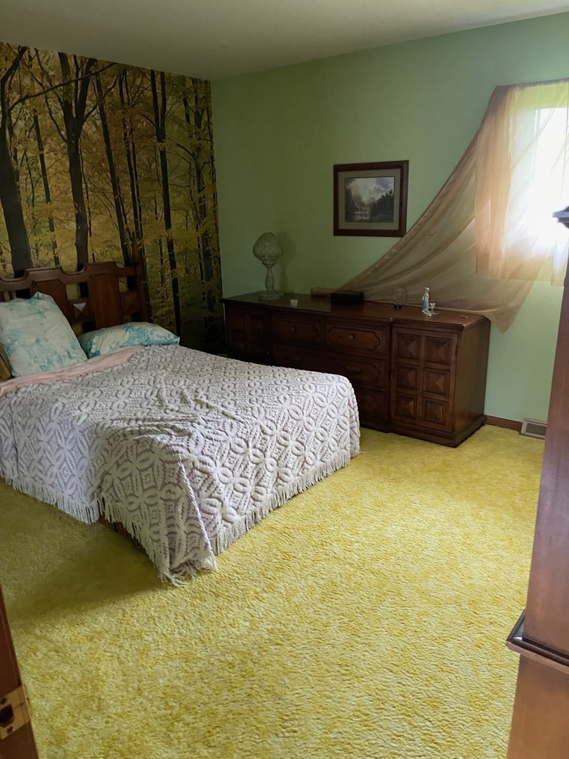 615 E Turner Avenue, Roselle, IL 60172