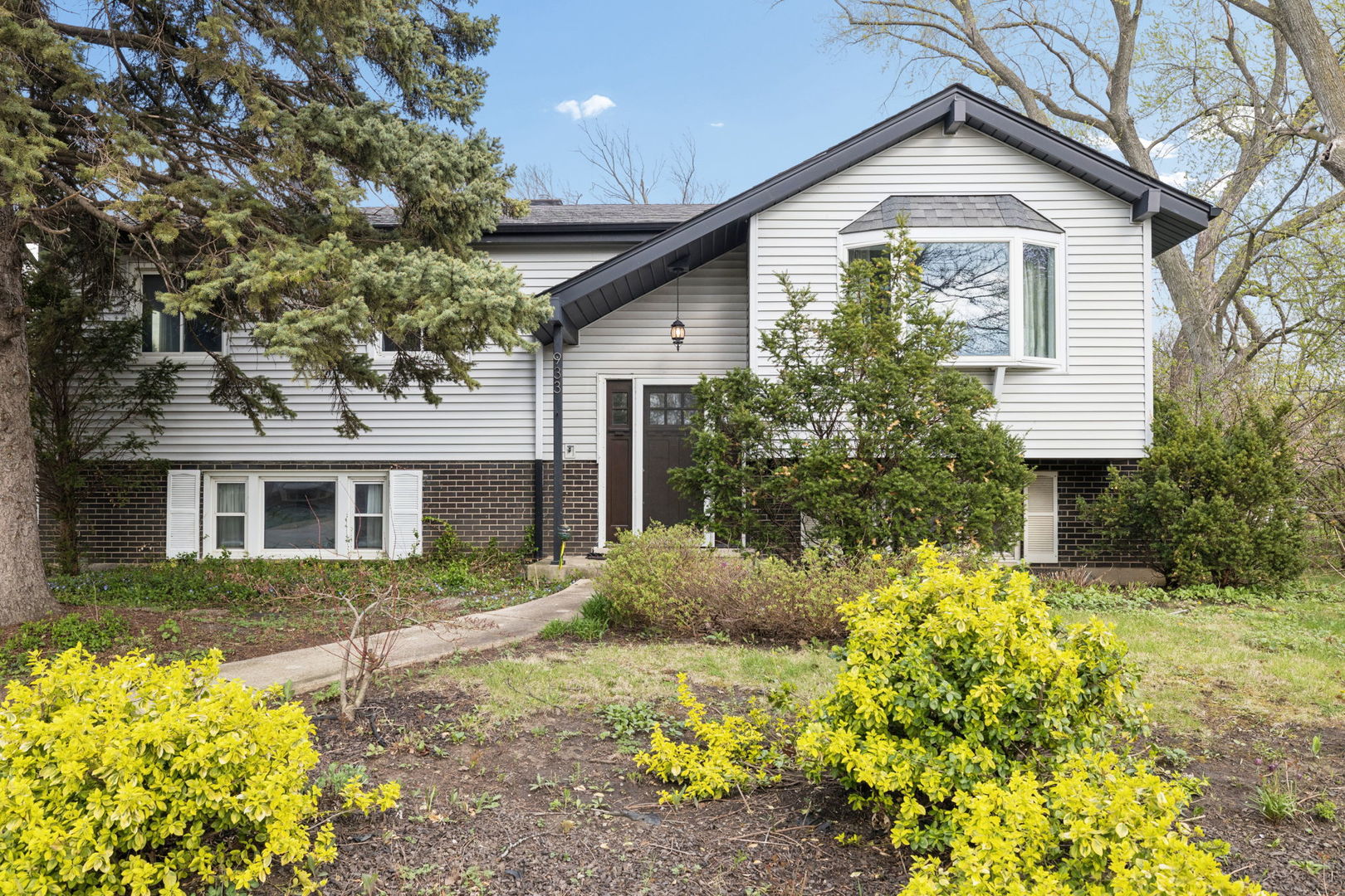 933 S Iowa Avenue, Addison, IL 60101