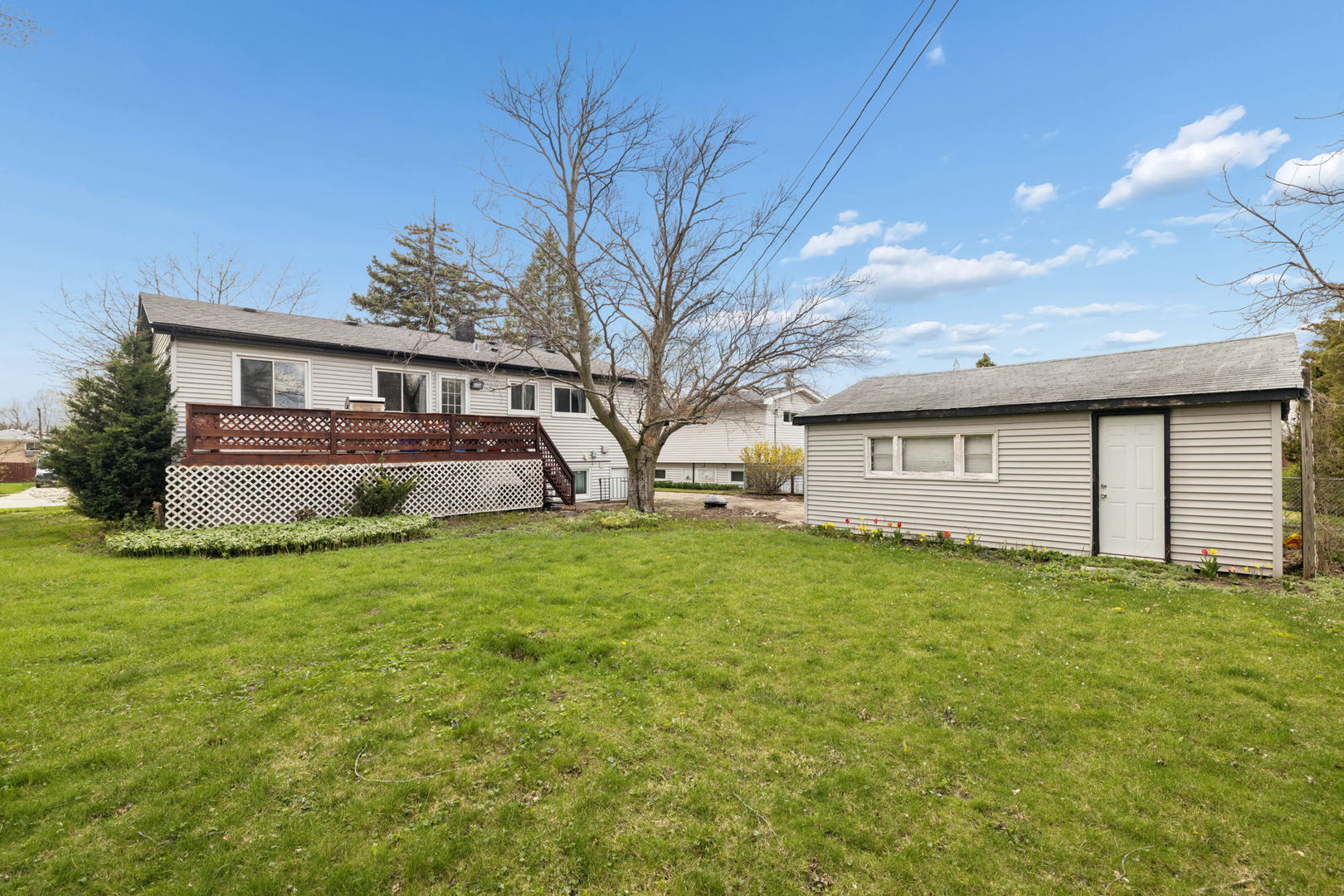 933 S Iowa Avenue, Addison, IL 60101