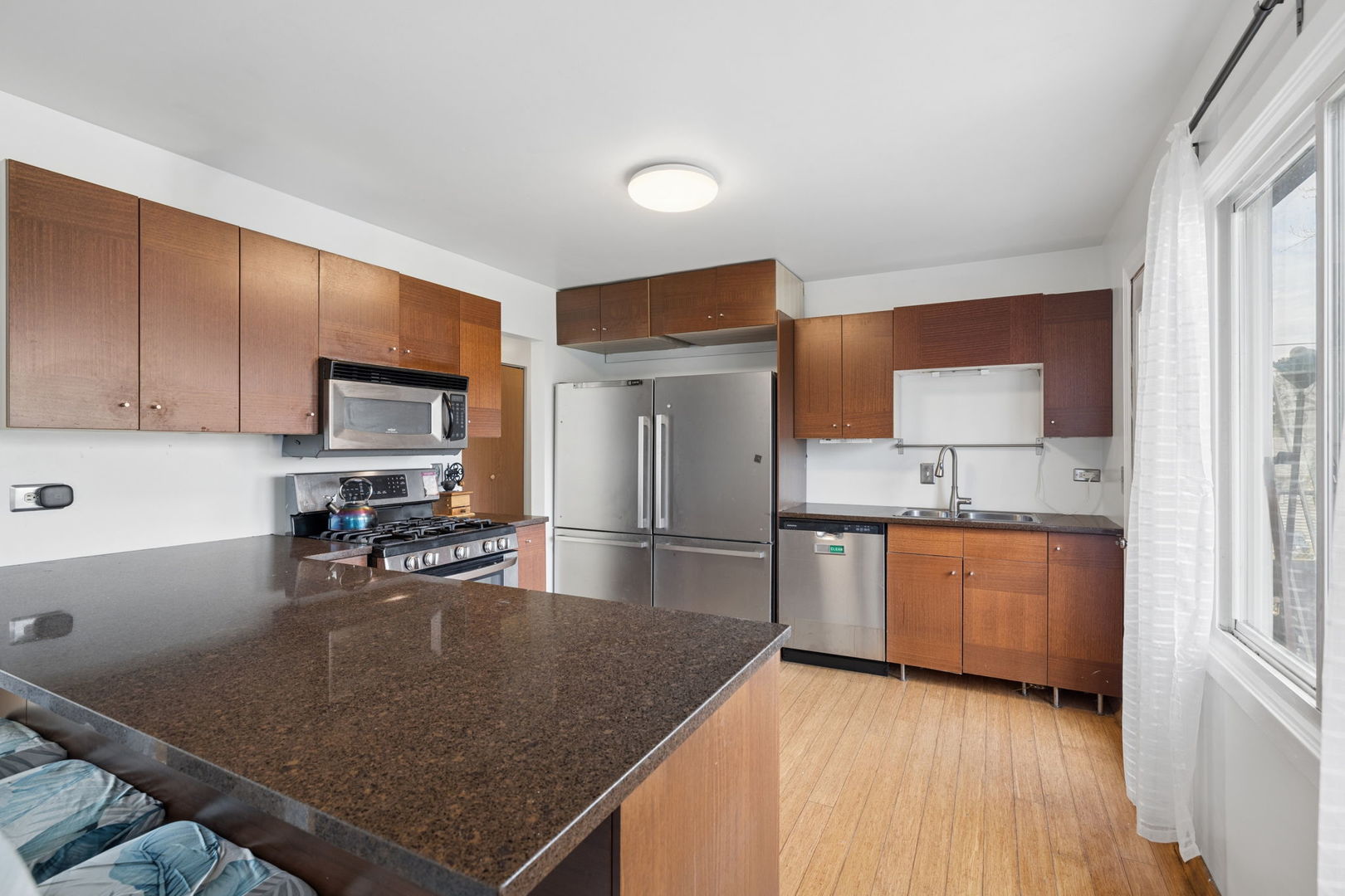 933 S Iowa Avenue, Addison, IL 60101