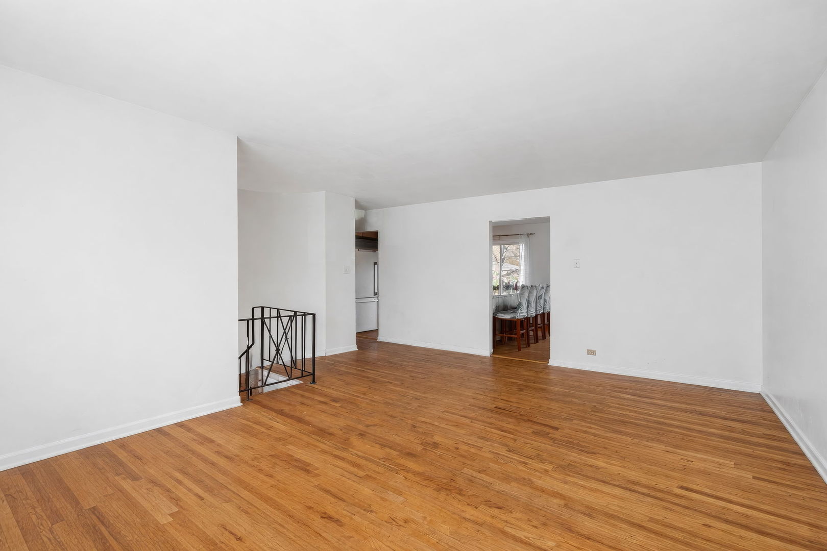 933 S Iowa Avenue, Addison, IL 60101