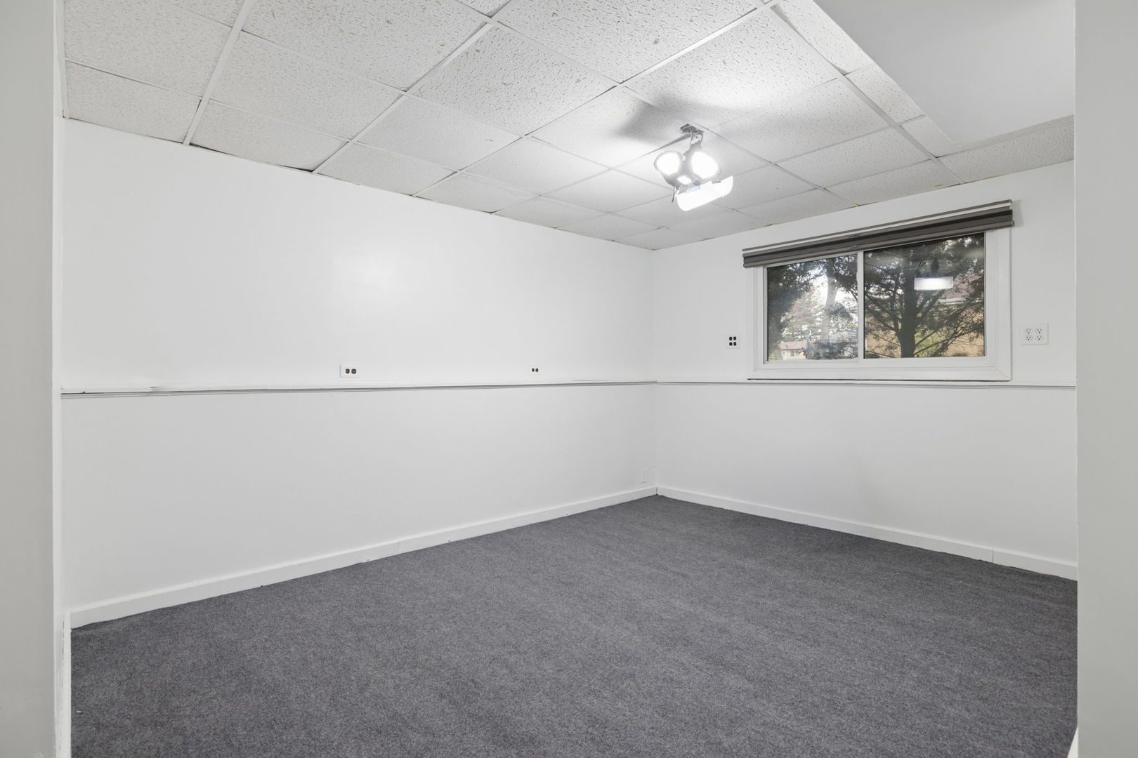 933 S Iowa Avenue, Addison, IL 60101