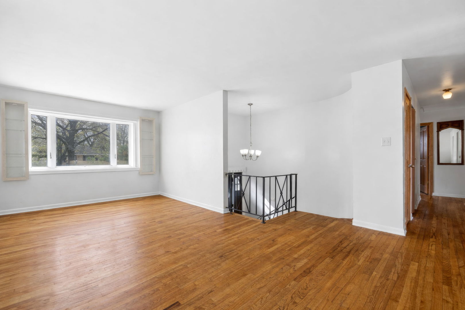 933 S Iowa Avenue, Addison, IL 60101