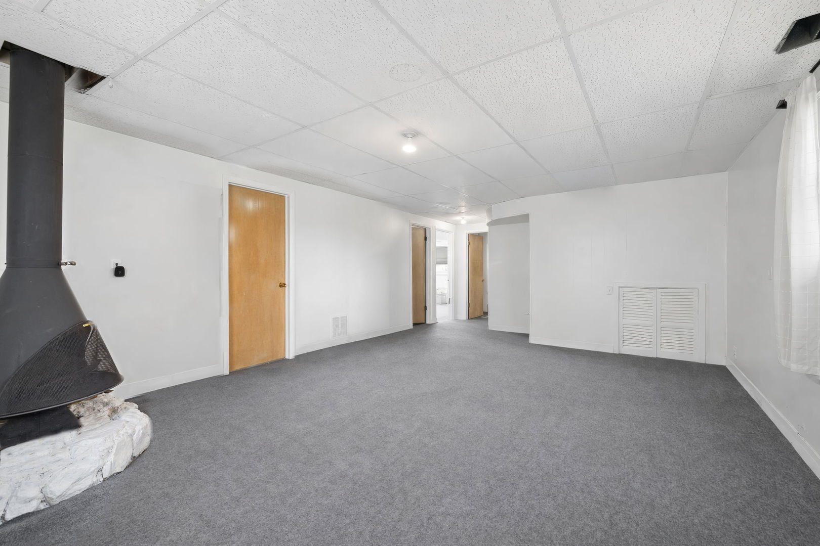 933 S Iowa Avenue, Addison, IL 60101