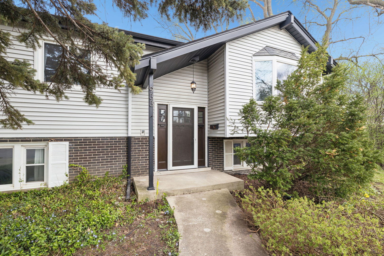 933 S Iowa Avenue, Addison, IL 60101