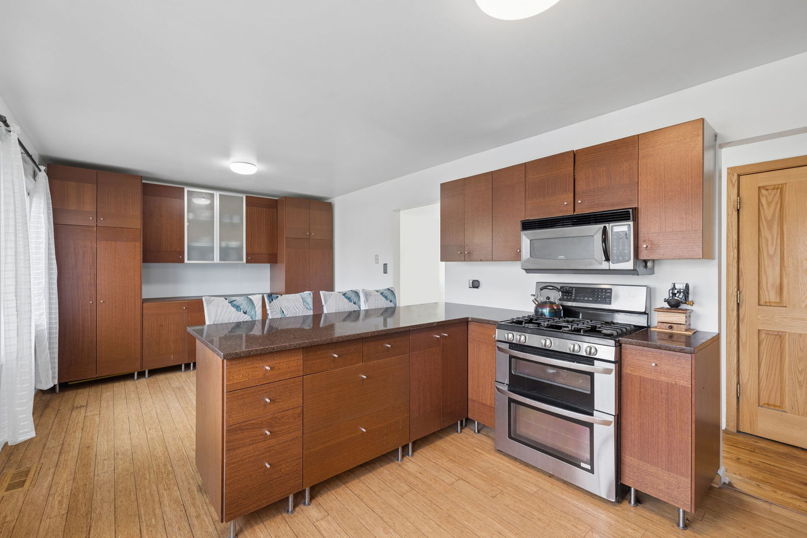 933 S Iowa Avenue, Addison, IL 60101