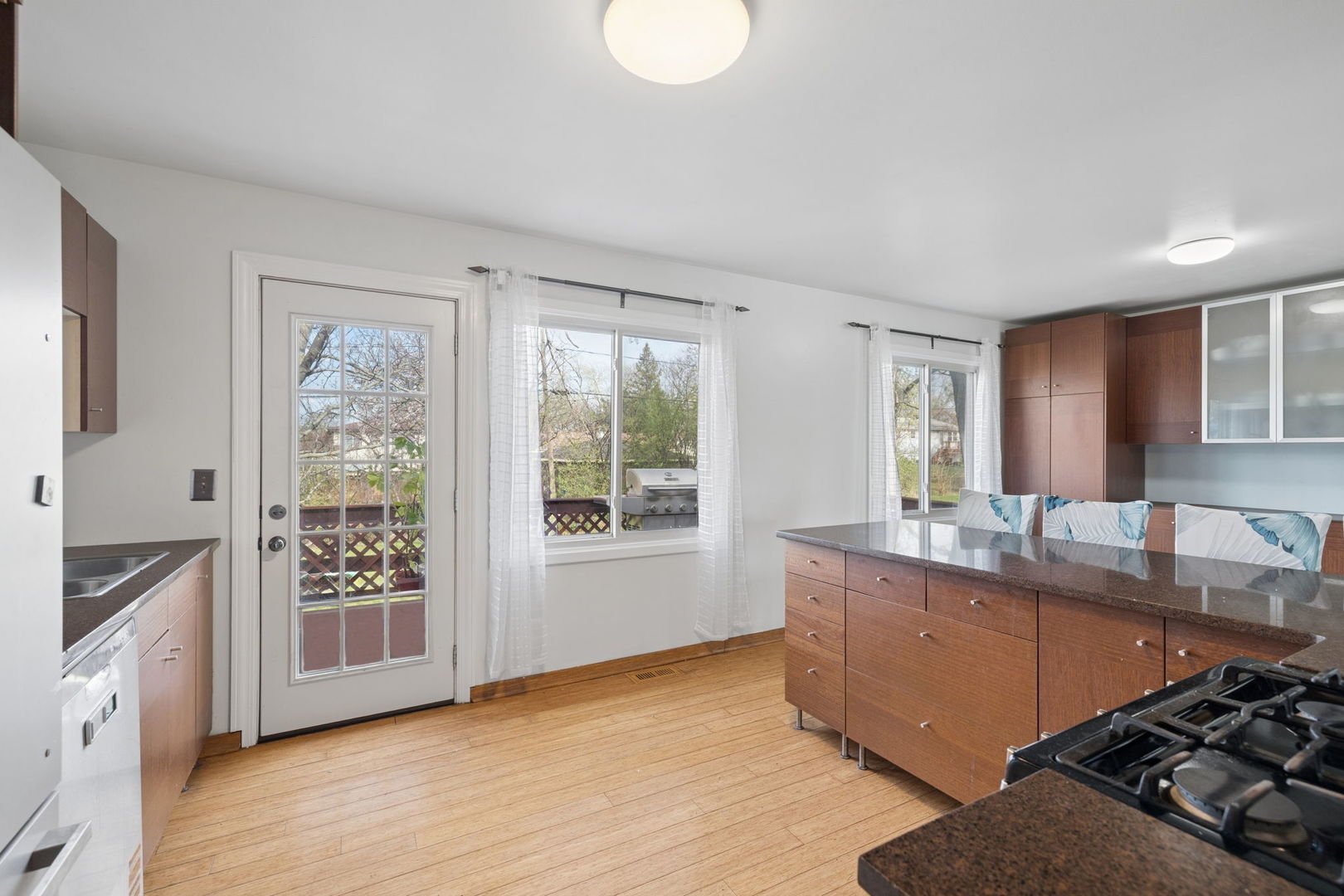 933 S Iowa Avenue, Addison, IL 60101