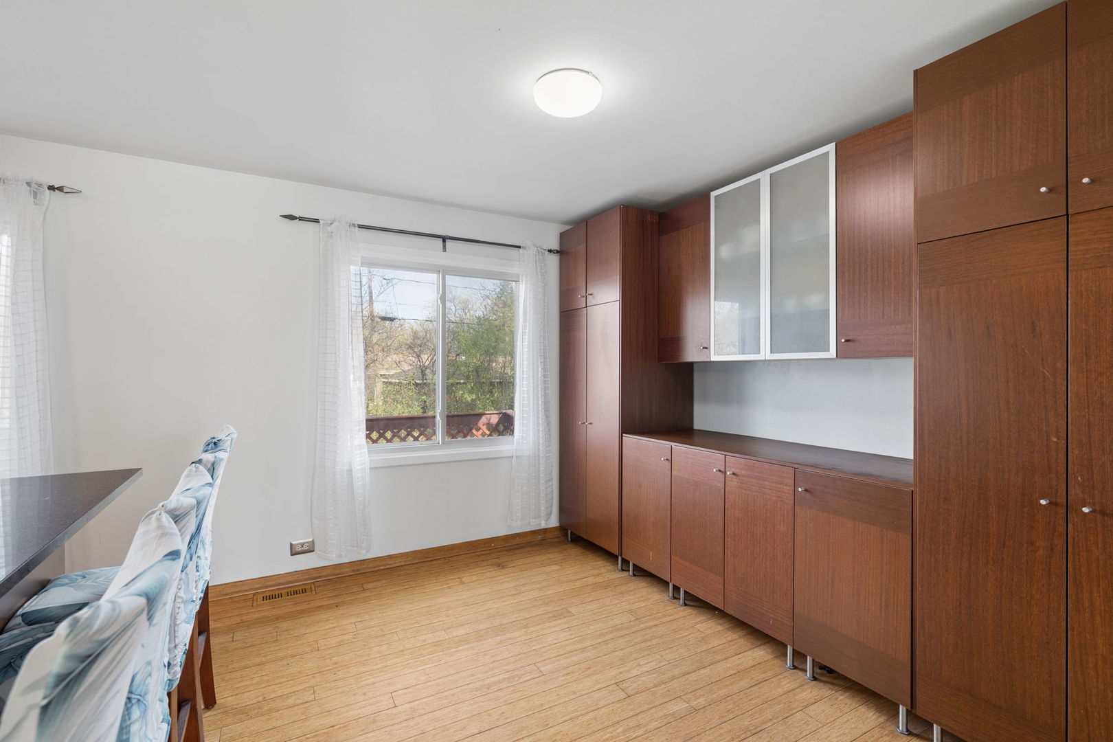 933 S Iowa Avenue, Addison, IL 60101