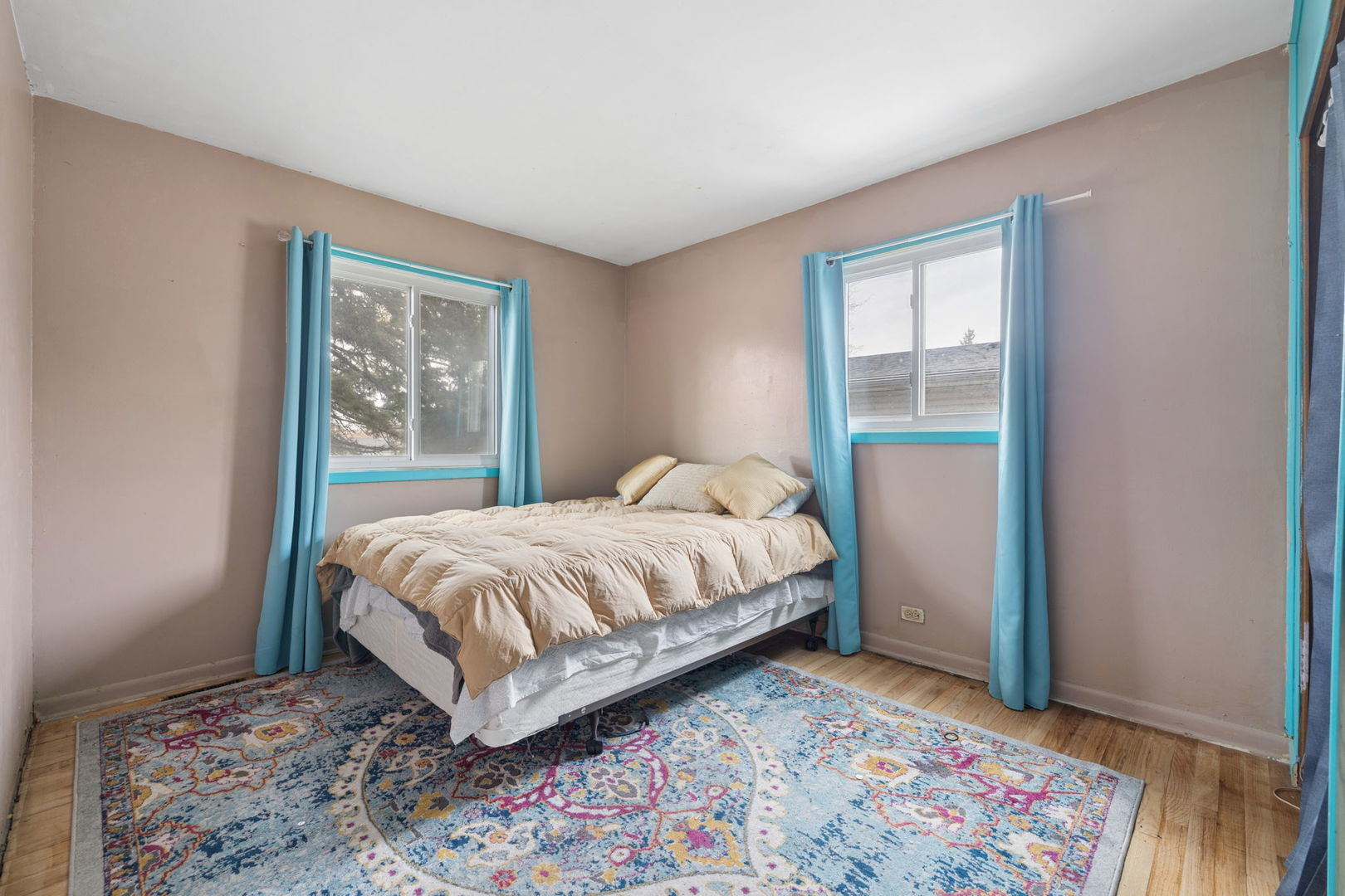 933 S Iowa Avenue, Addison, IL 60101