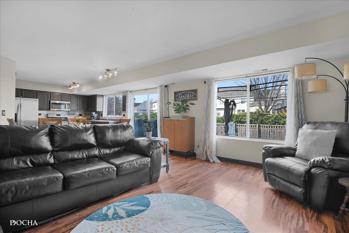 123 Eisenhower Drive, Oswego, IL 60543