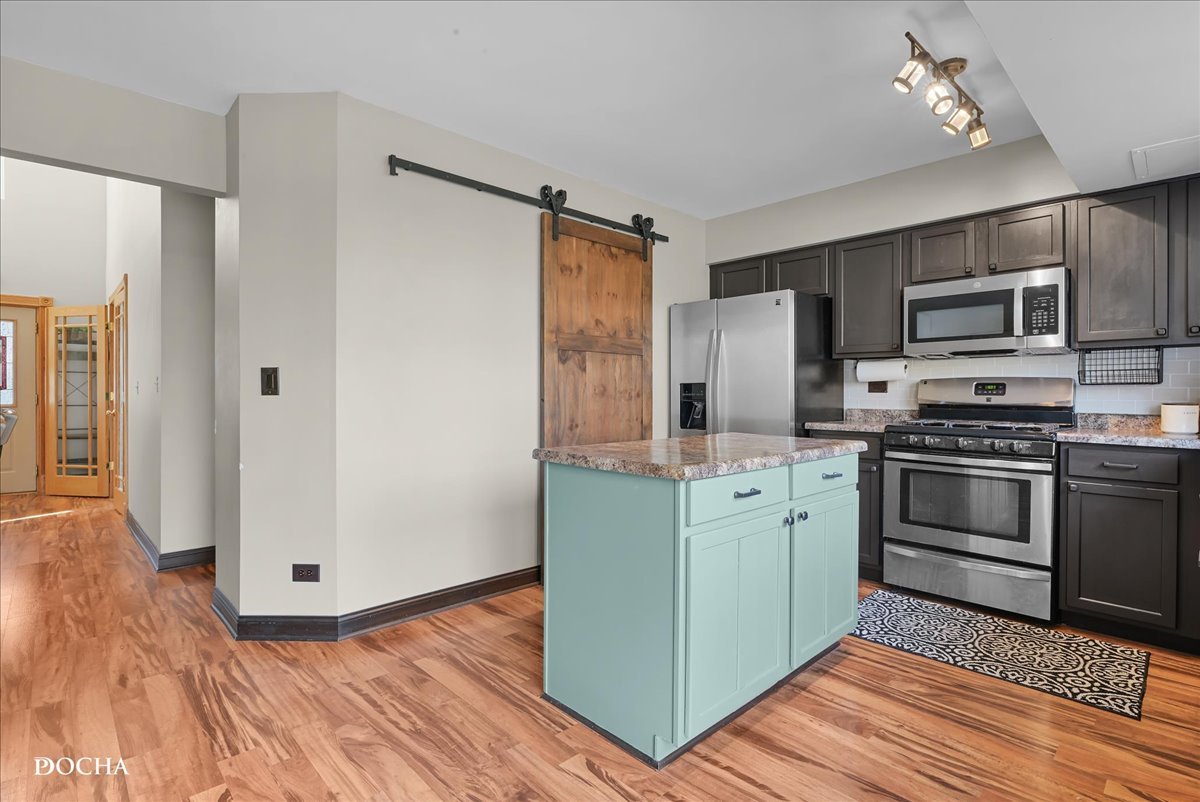 123 Eisenhower Drive, Oswego, IL 60543