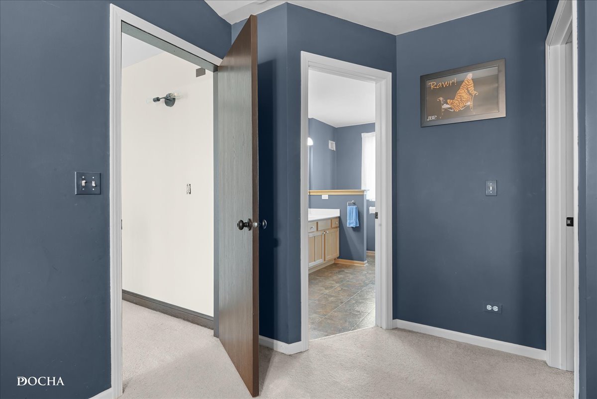 123 Eisenhower Drive, Oswego, IL 60543