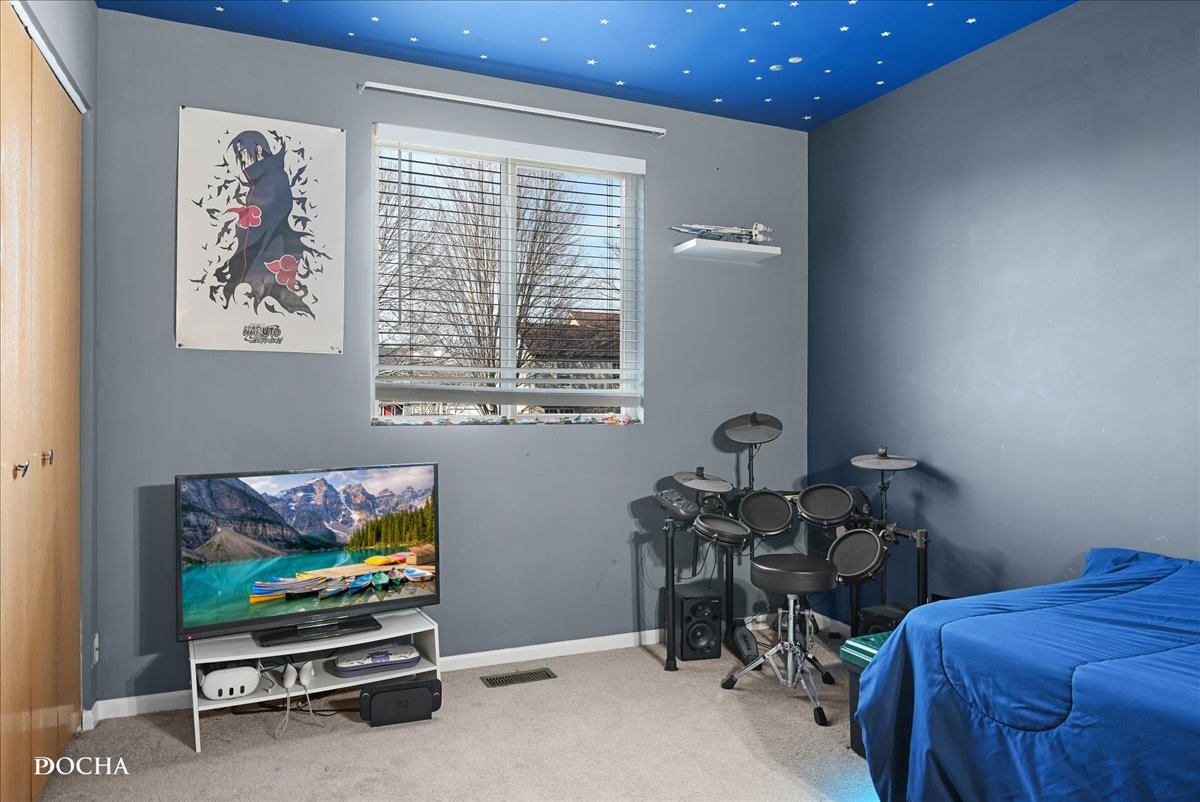 123 Eisenhower Drive, Oswego, IL 60543