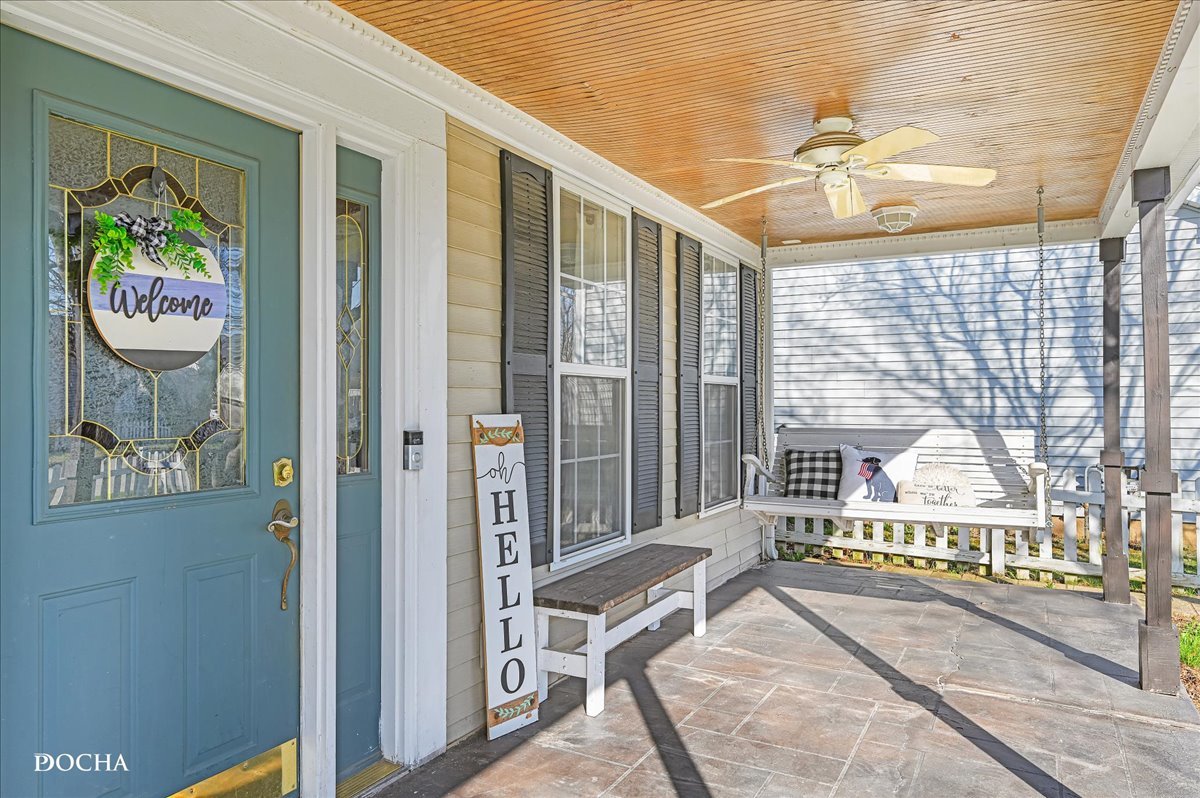 123 Eisenhower Drive, Oswego, IL 60543