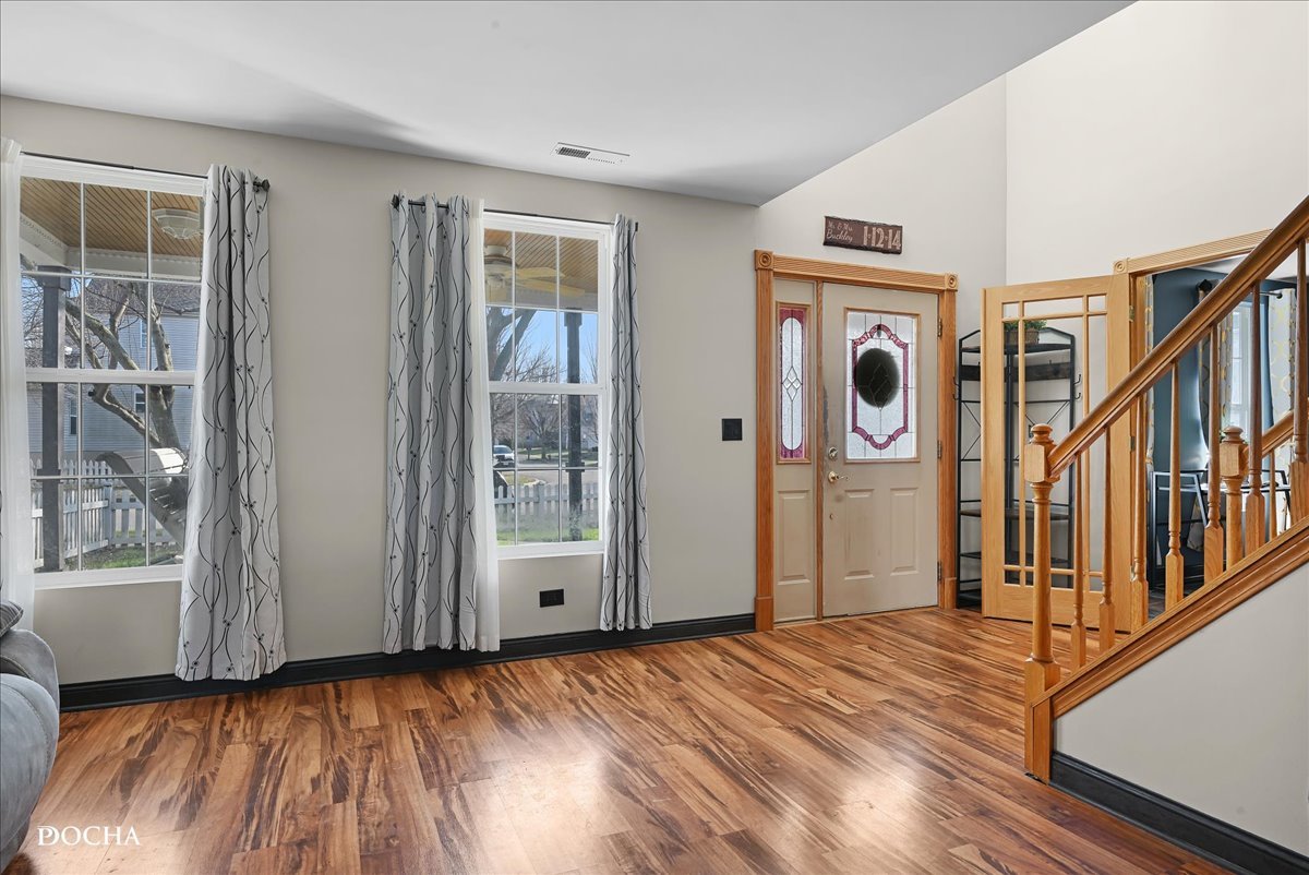 123 Eisenhower Drive, Oswego, IL 60543