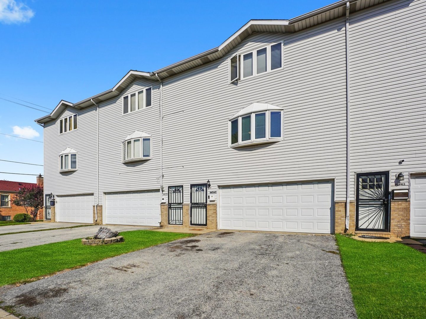 14541 S MARQUETTE Avenue, Burnham, IL 60633