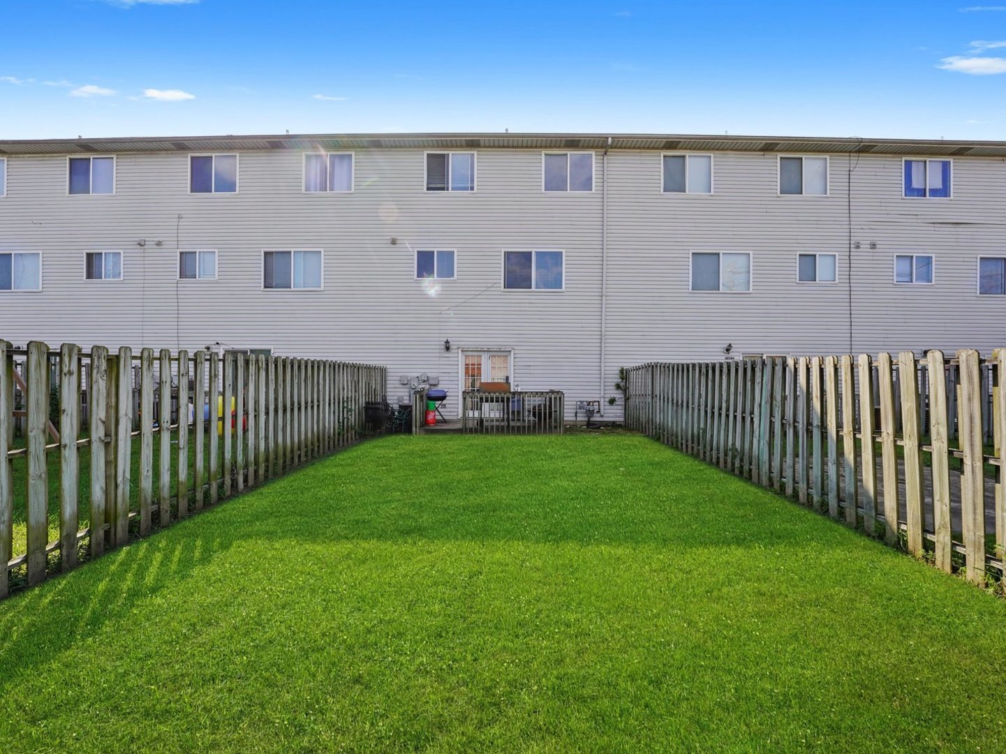 14541 S MARQUETTE Avenue, Burnham, IL 60633