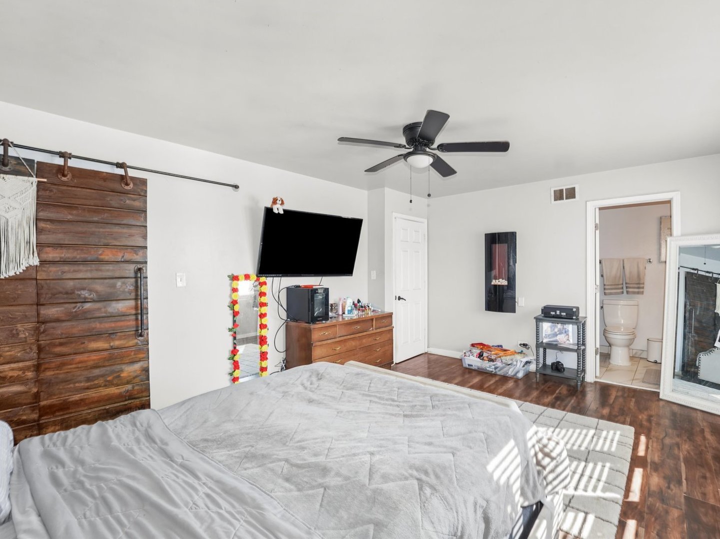 14541 S MARQUETTE Avenue, Burnham, IL 60633