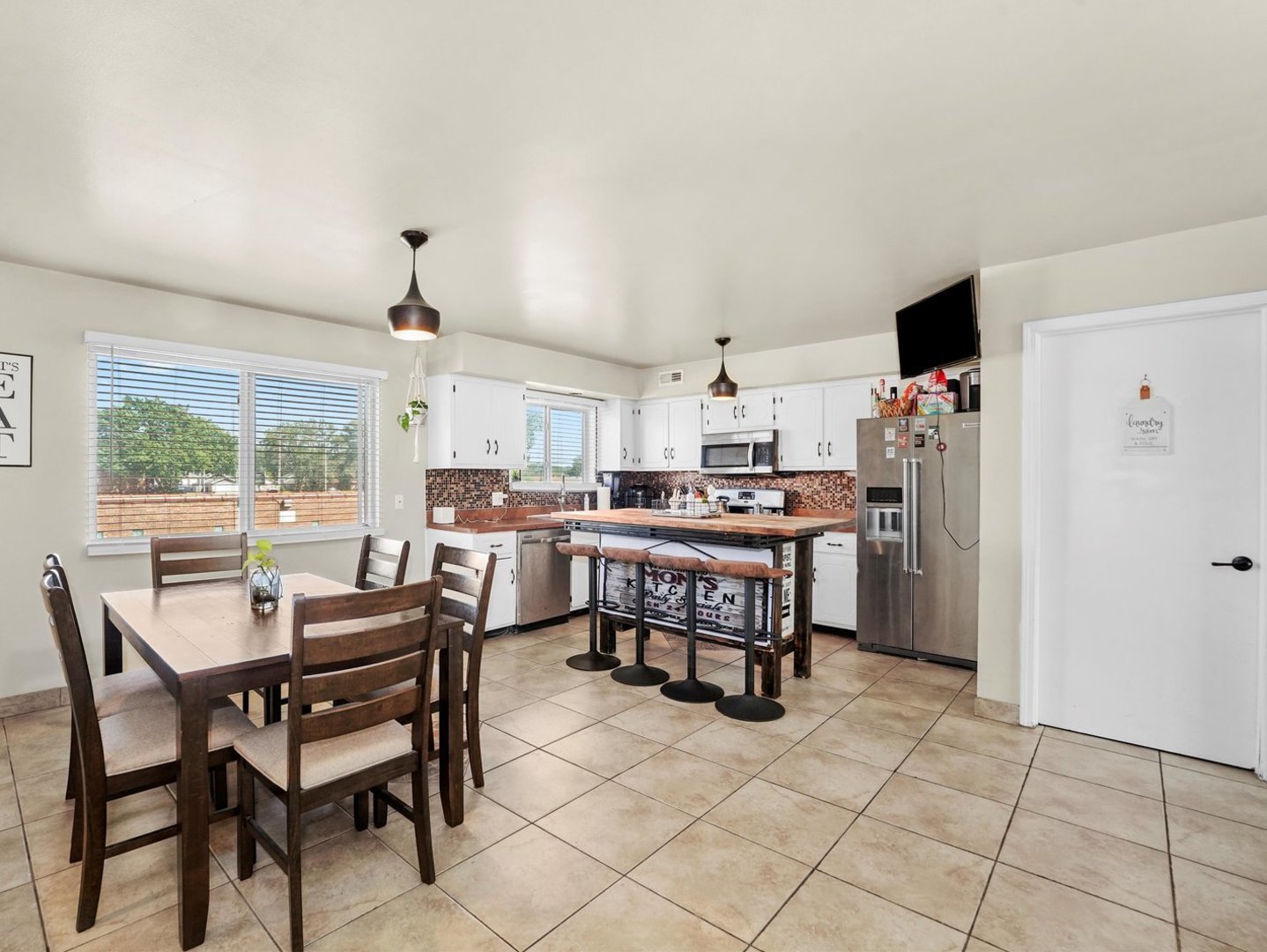 14541 S MARQUETTE Avenue, Burnham, IL 60633