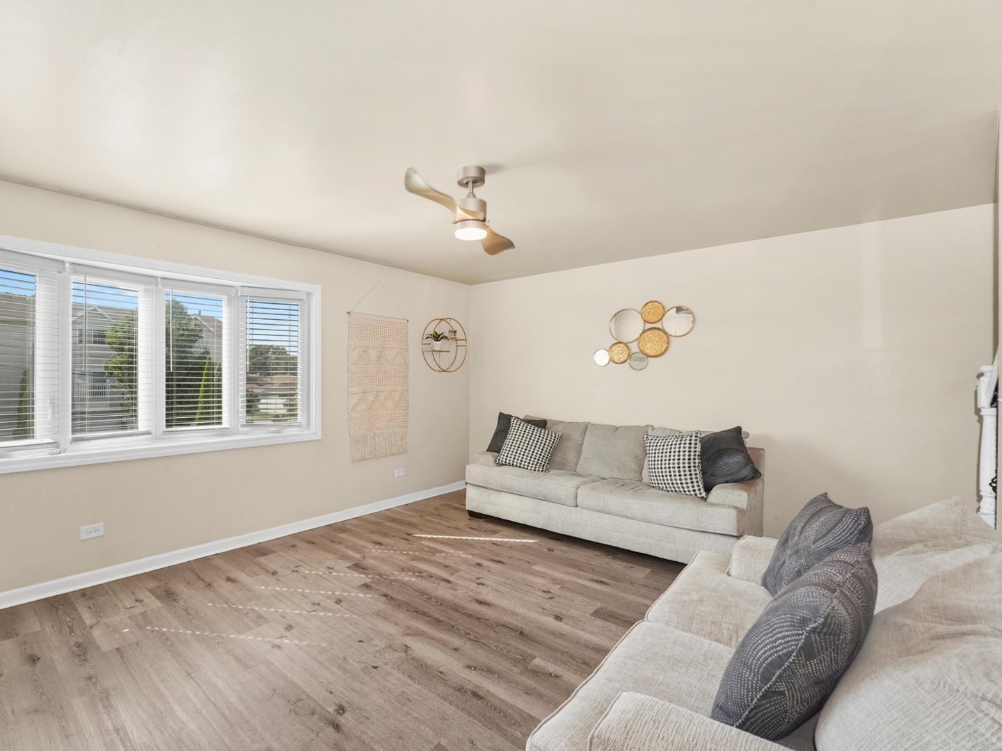 14541 S MARQUETTE Avenue, Burnham, IL 60633