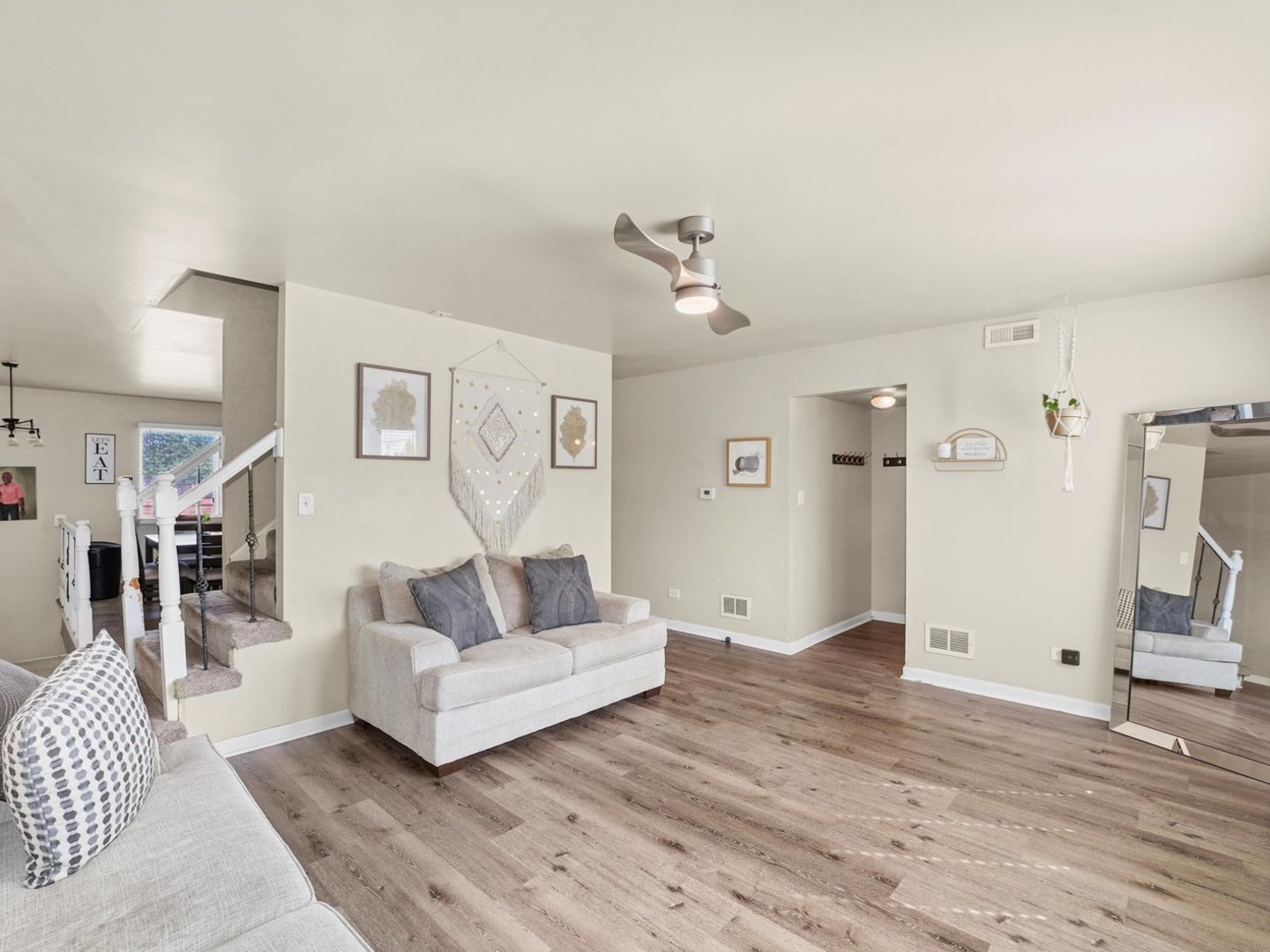 14541 S MARQUETTE Avenue, Burnham, IL 60633