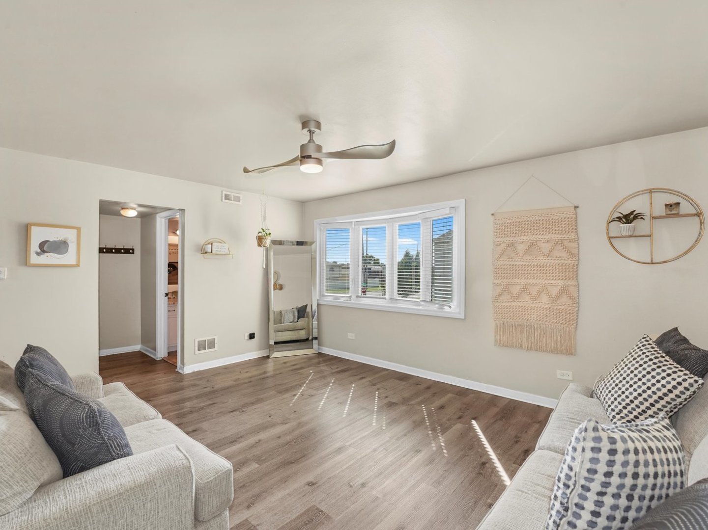 14541 S MARQUETTE Avenue, Burnham, IL 60633