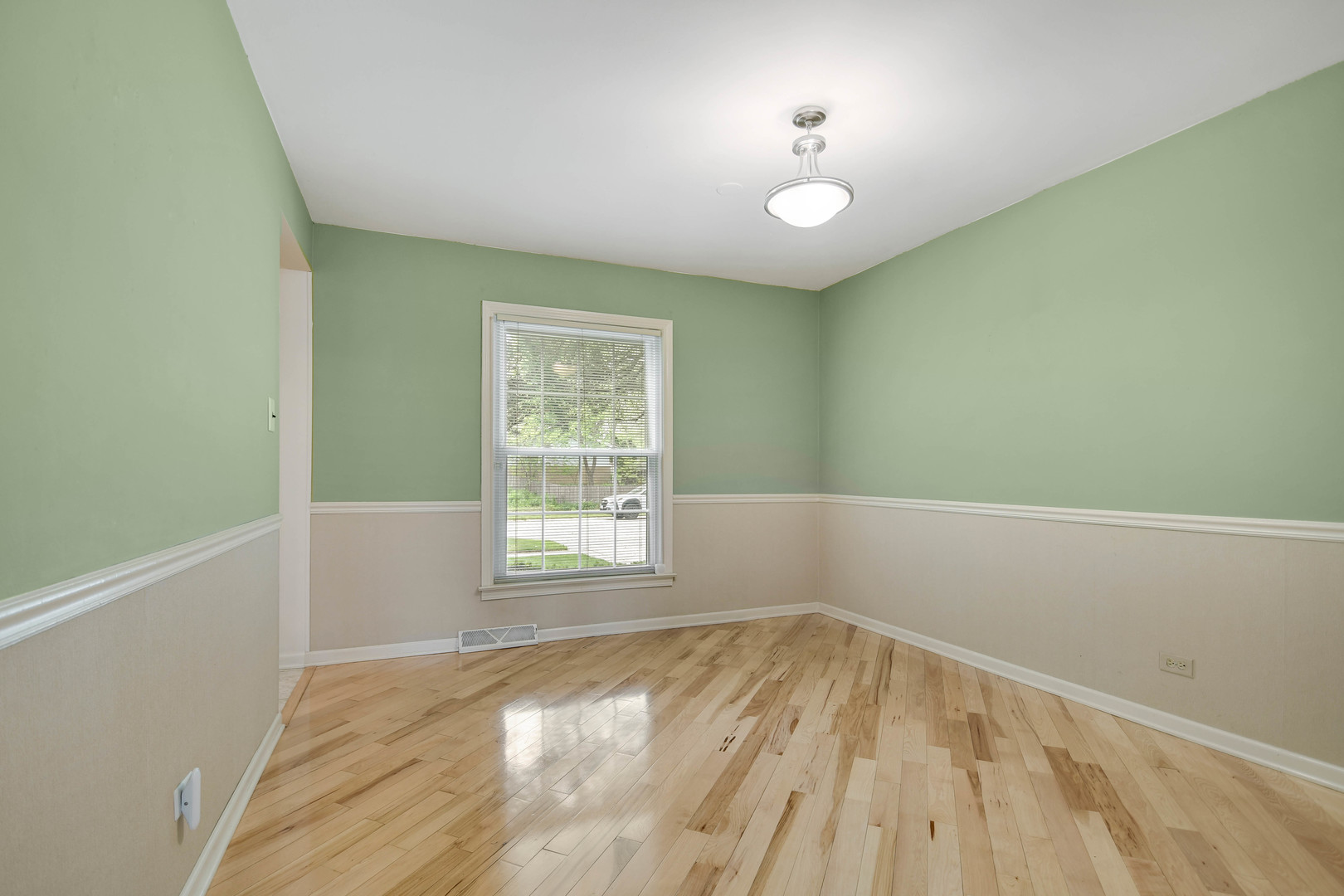 18751 Kings Road, Homewood, IL 60430