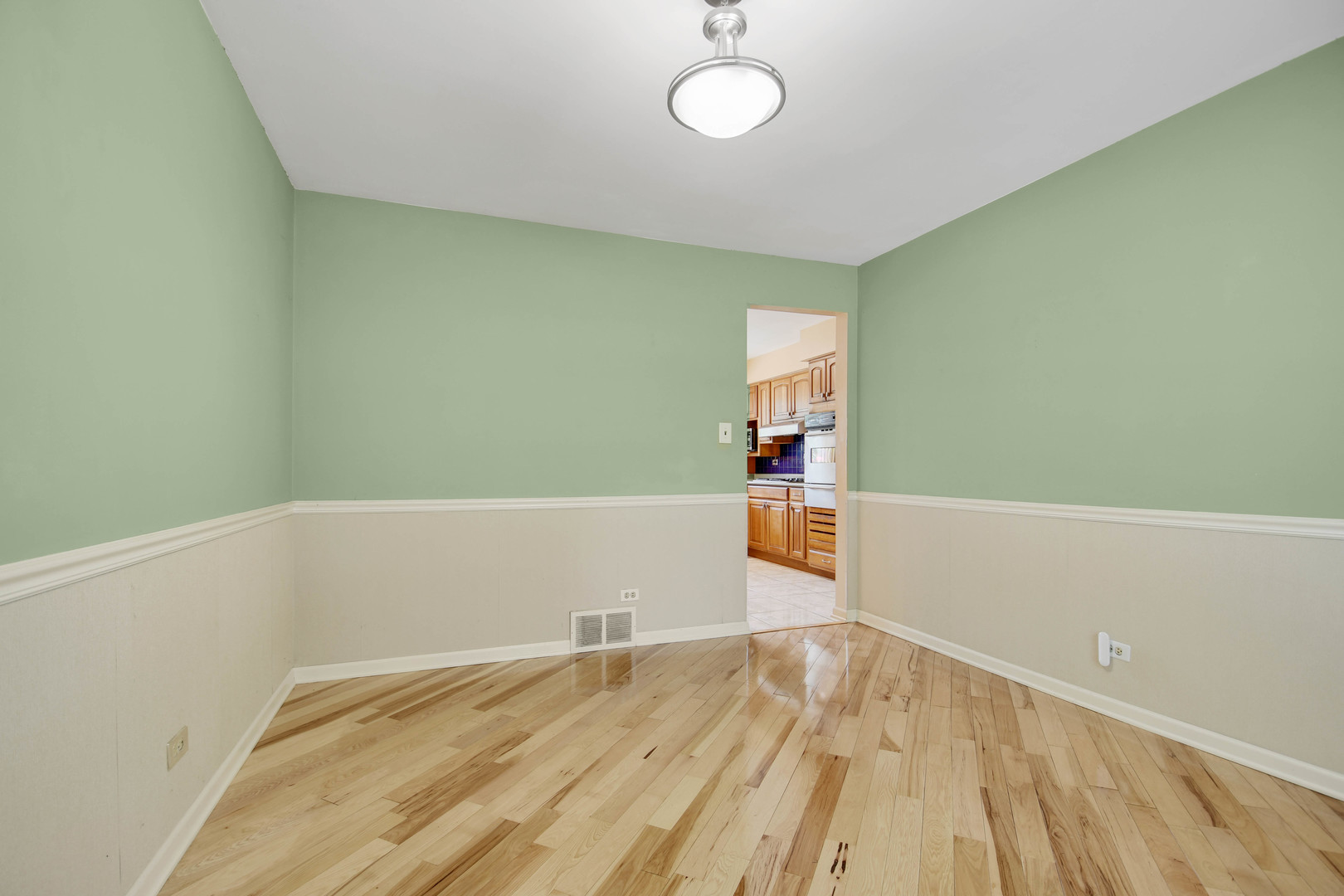 18751 Kings Road, Homewood, IL 60430