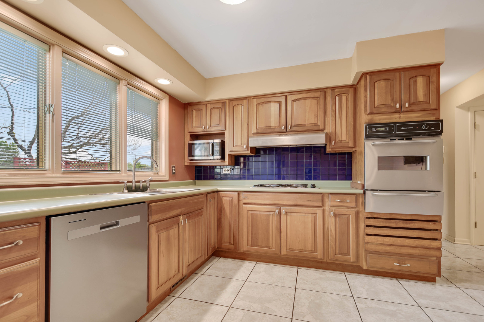 18751 Kings Road, Homewood, IL 60430