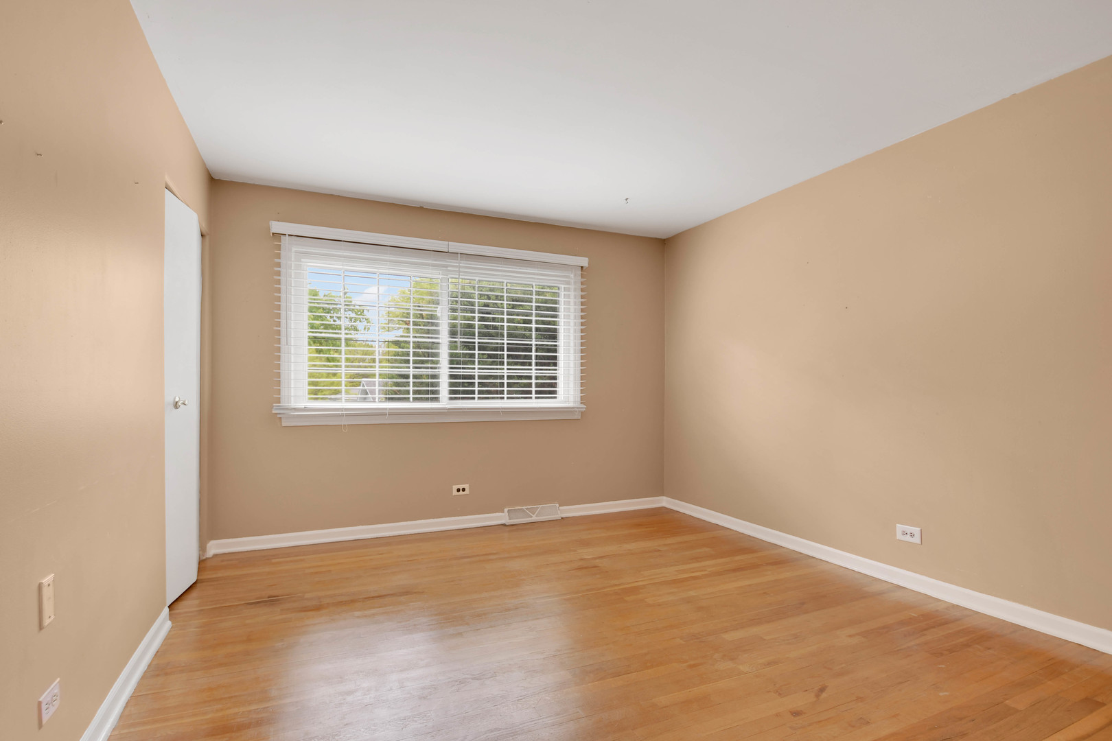 18751 Kings Road, Homewood, IL 60430