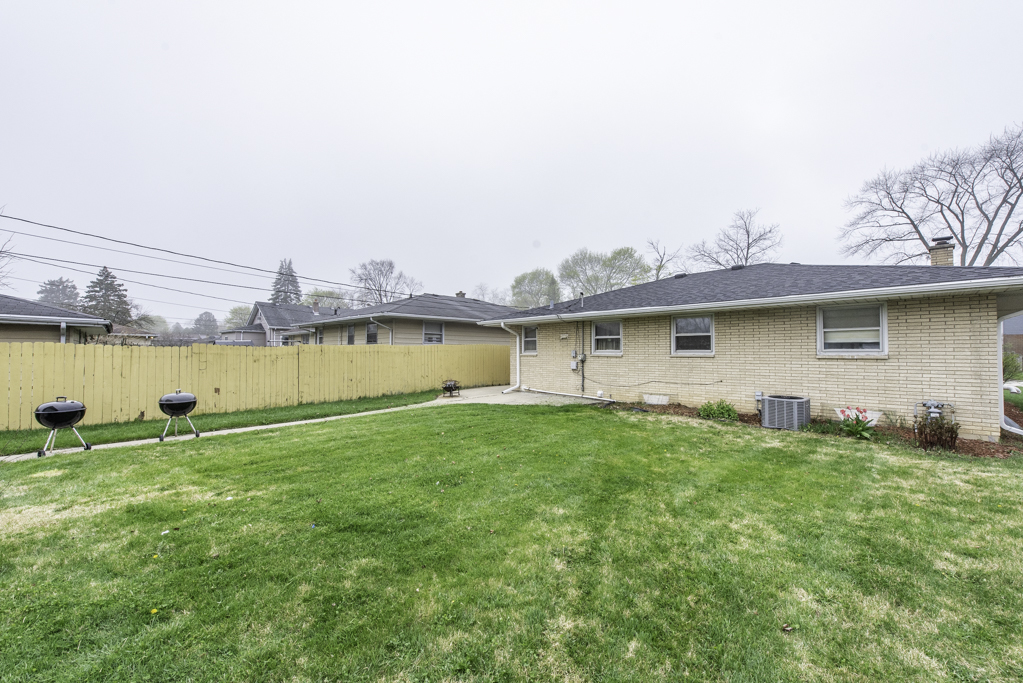 2203 Gilboa Avenue, Zion, IL 60099
