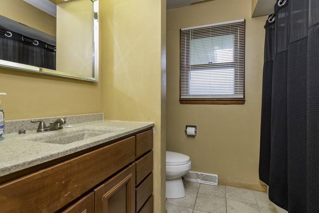 2203 Gilboa Avenue, Zion, IL 60099