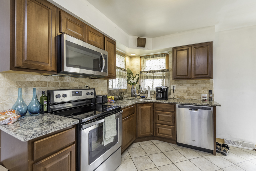 2203 Gilboa Avenue, Zion, IL 60099