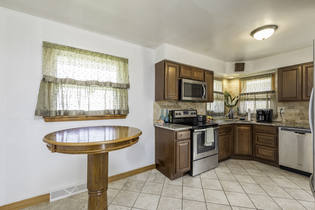 2203 Gilboa Avenue, Zion, IL 60099