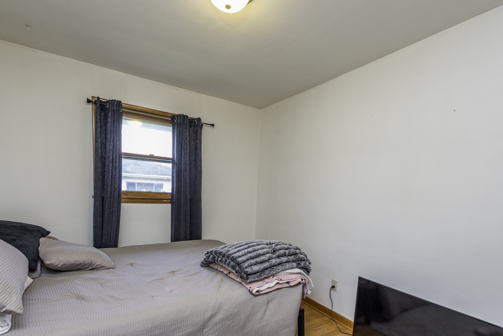 2203 Gilboa Avenue, Zion, IL 60099