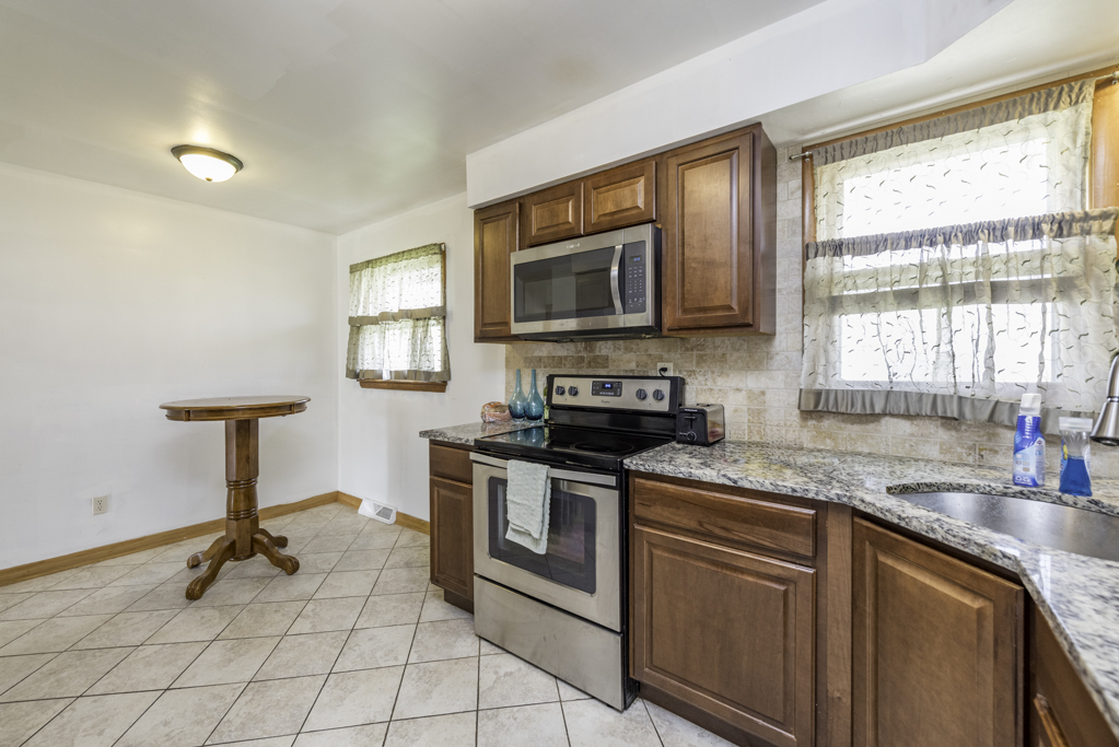 2203 Gilboa Avenue, Zion, IL 60099