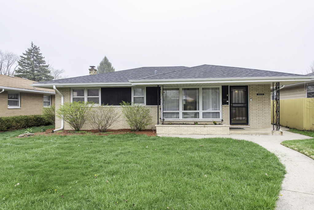 2203 Gilboa Avenue, Zion, IL 60099