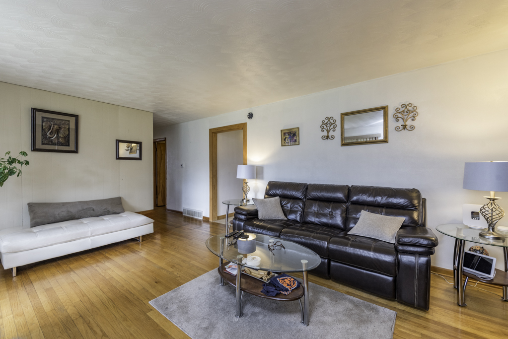 2203 Gilboa Avenue, Zion, IL 60099